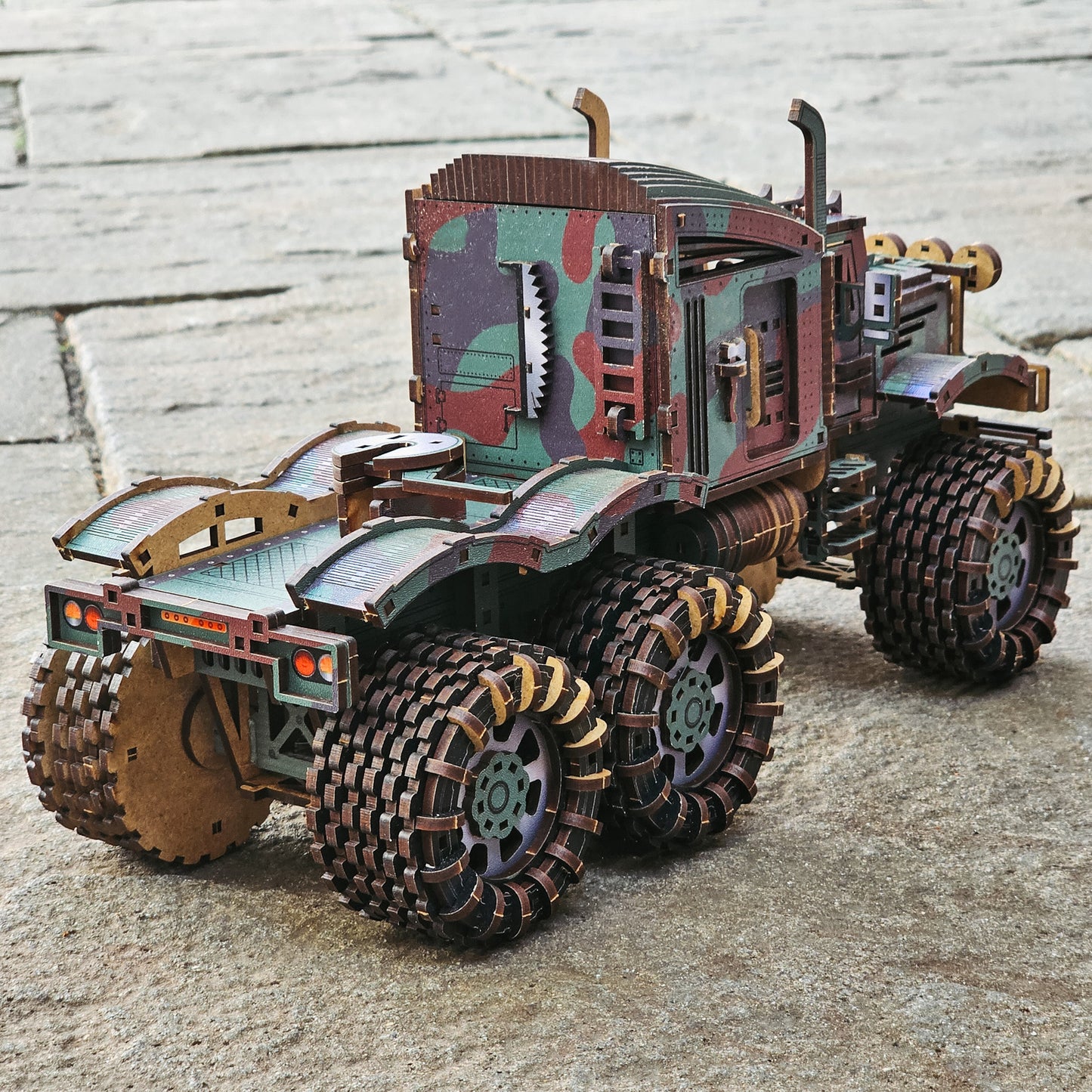 Drewniany 3D Konstruktor „Wojskowy Ciągnik Siłowy” – 475 części, 35 cm (04486)