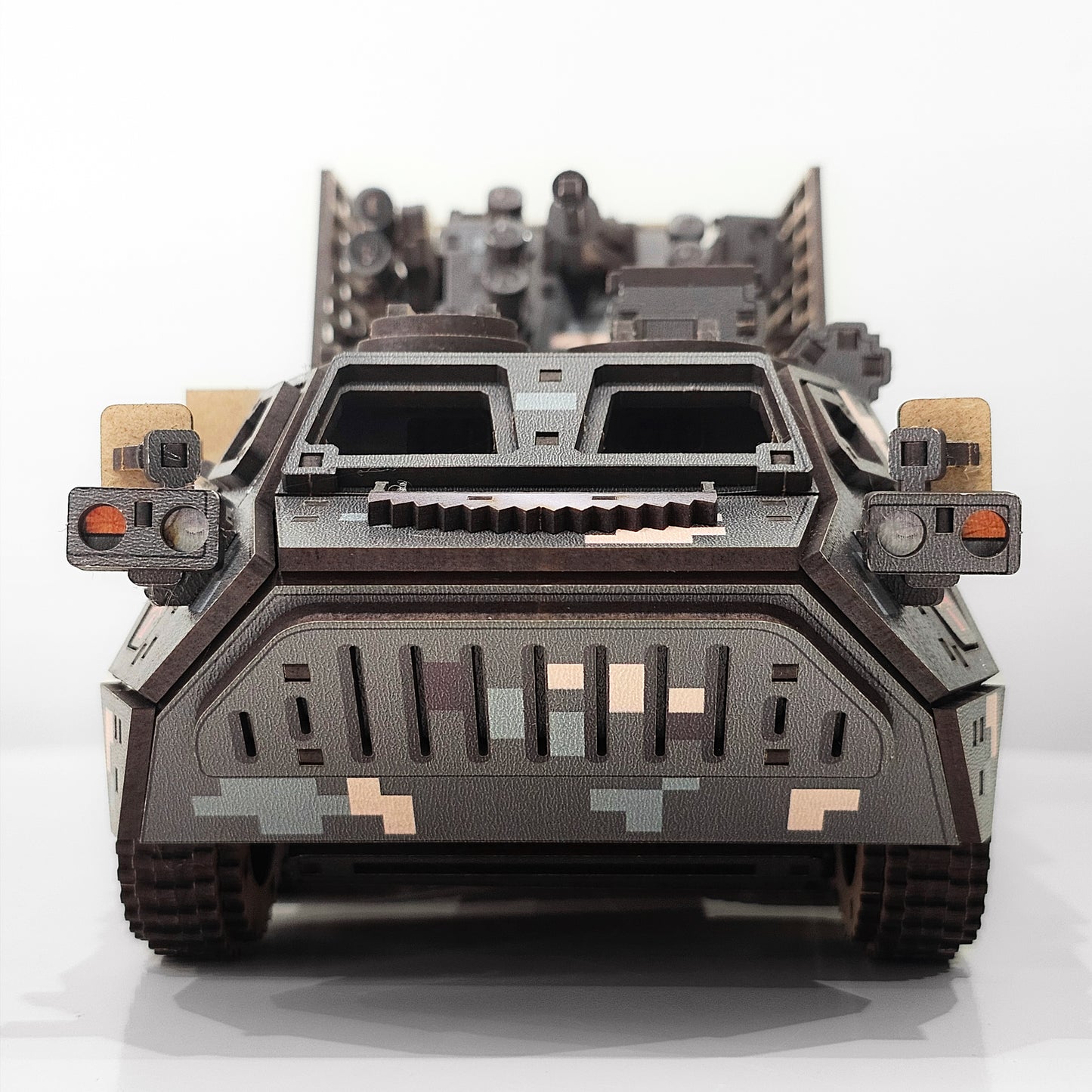 Drewniany 3D Konstruktor „BTR-4 BUCEFAŁ” – 539 części, 35 cm (04311)