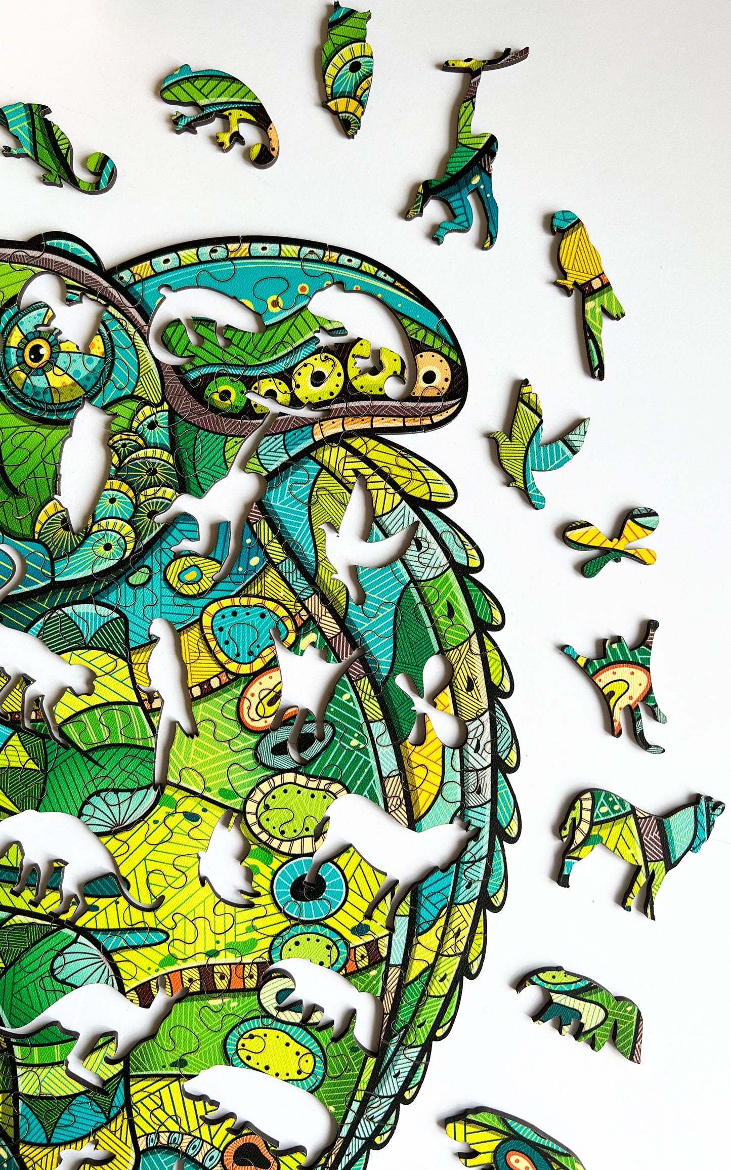 Drewniane Puzzle Figuralne – „KAMELEON”