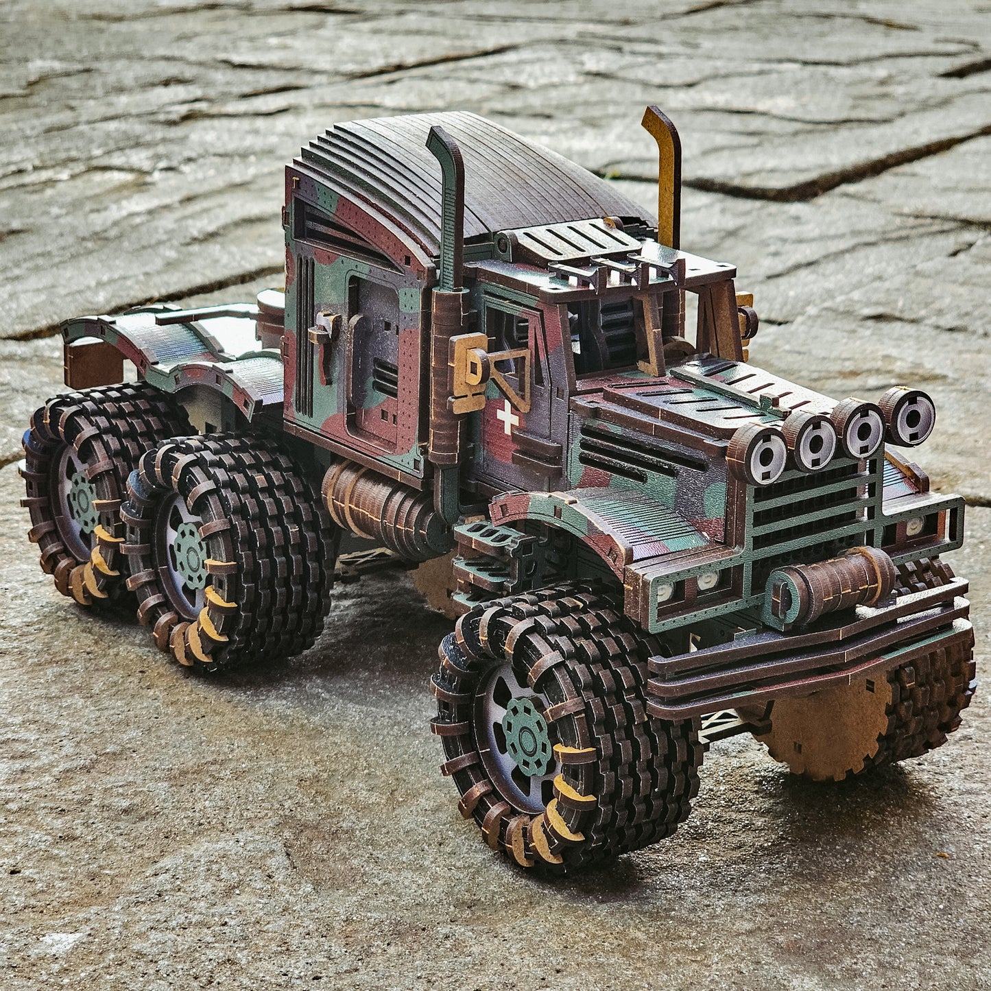 Drewniany 3D Konstruktor „Wojskowy Ciągnik Siłowy” – 475 części, 35 cm (04486)