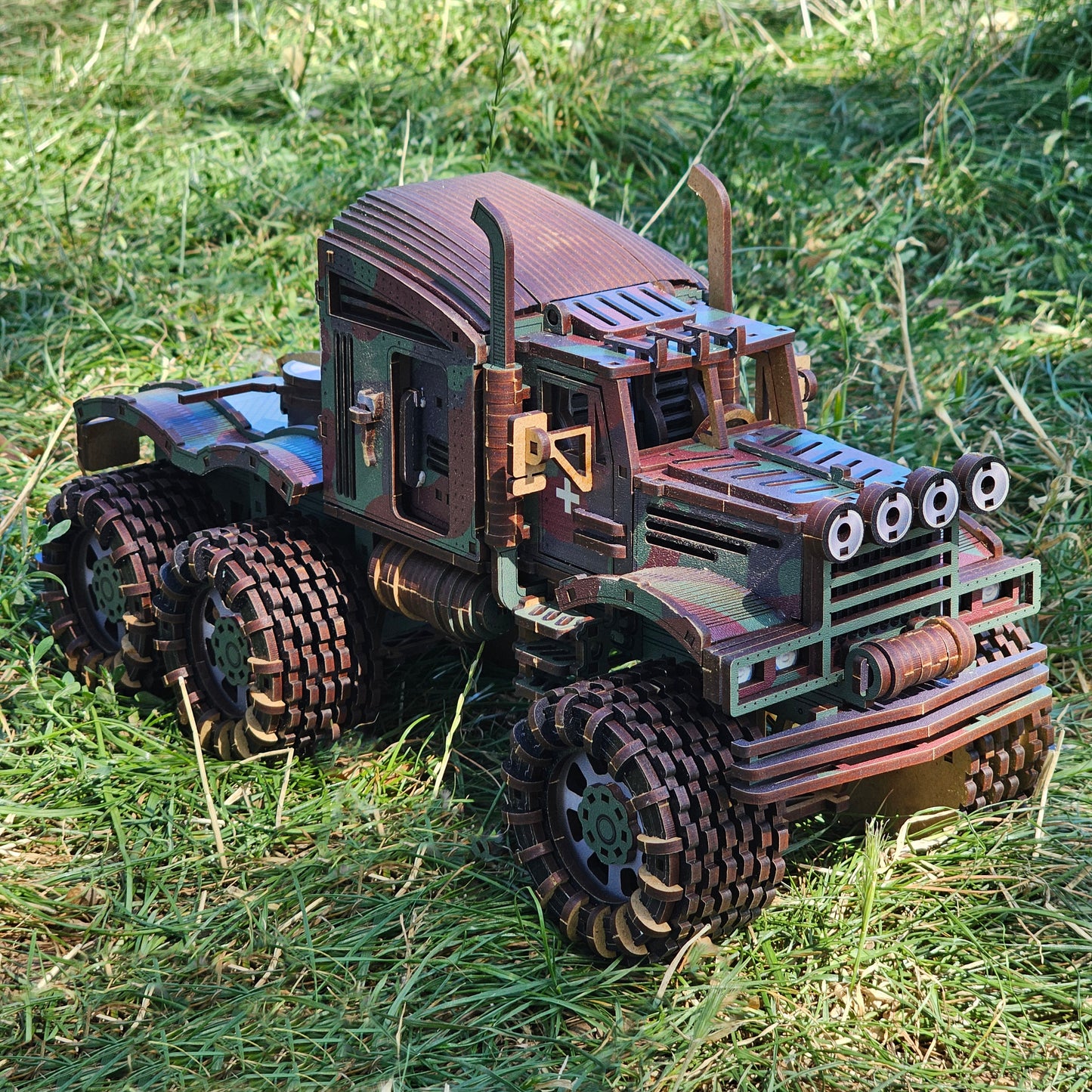 Drewniany 3D Konstruktor „Wojskowy Ciągnik Siłowy” – 475 części, 35 cm (04486)