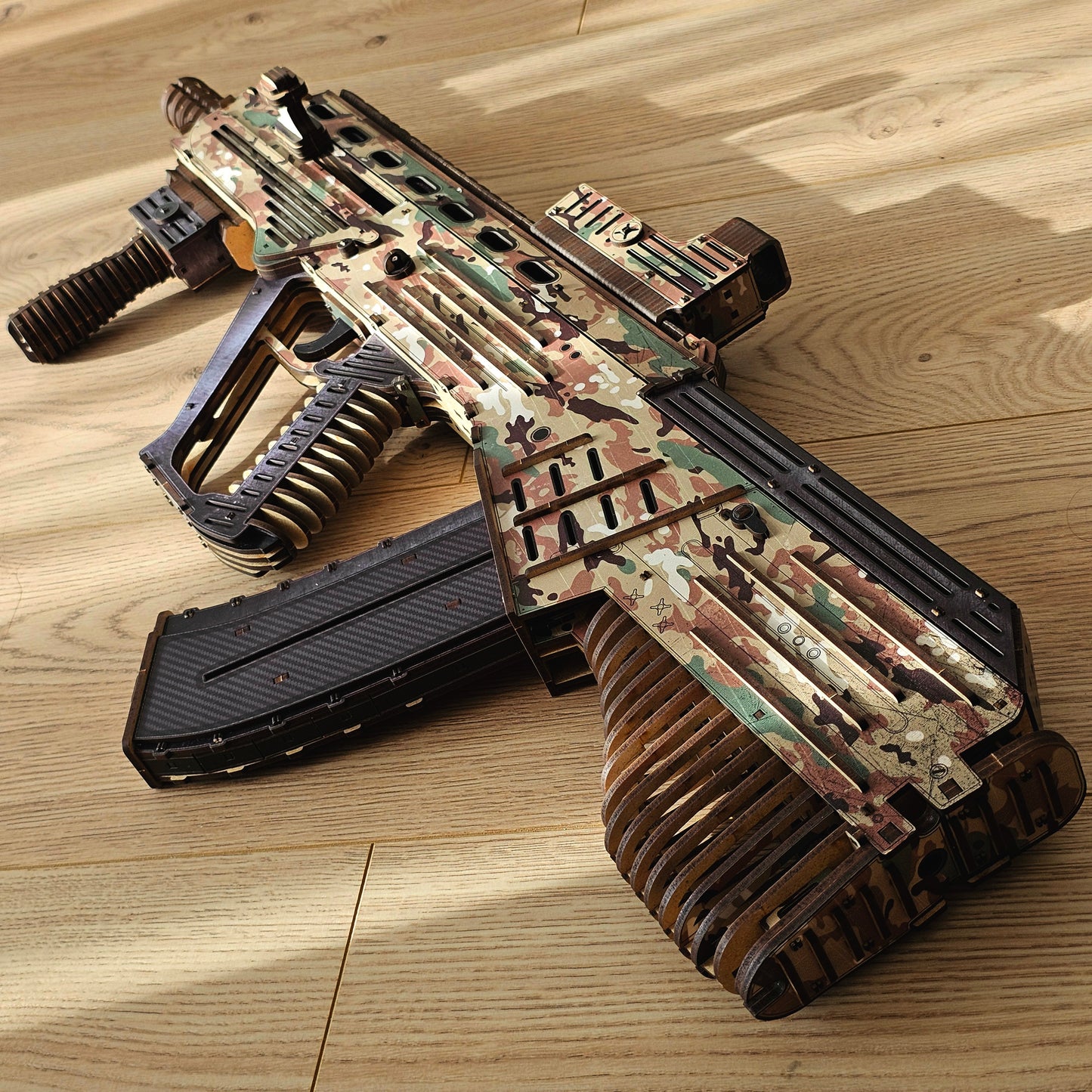 Drewniany 3D konstruktor „VULKAN-M – MALYUK” – karabin automatyczny (bullpup), 490 elementów, 70 cm