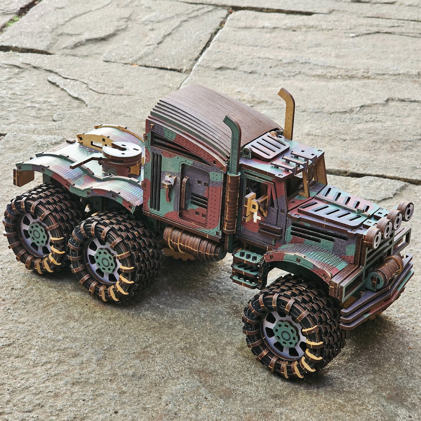 Drewniany 3D Konstruktor „Wojskowy Ciągnik Siłowy” – 475 części, 35 cm (04486)