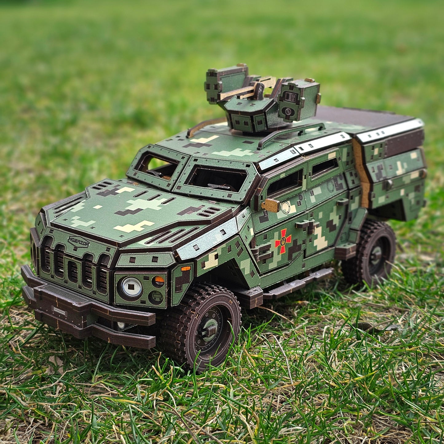 Drewniany 3D Konstruktor BBKM  „NOVATOR” – 445 części, 35 cm (04109)