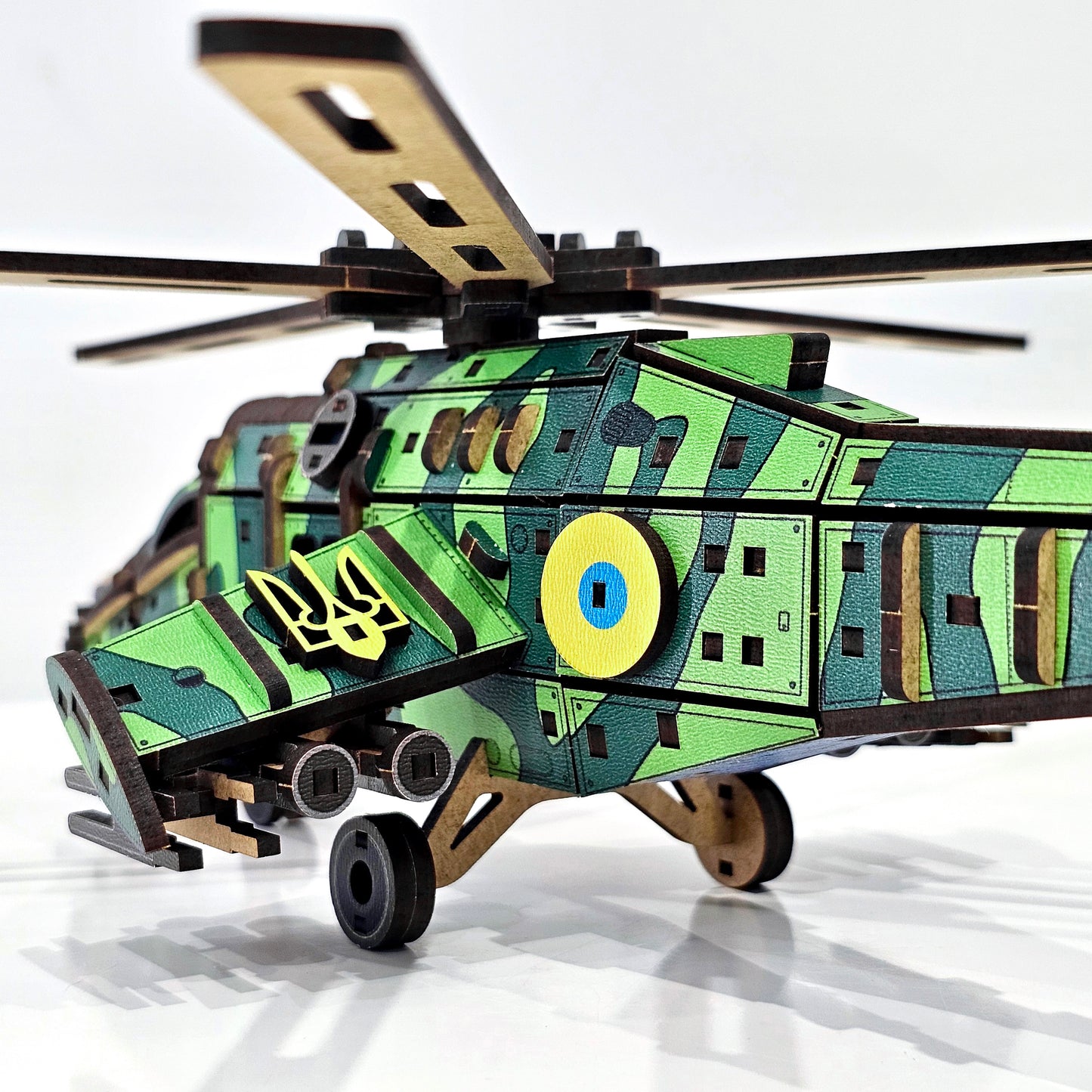 Drewniany 3D Konstruktor Śmigłowiec „MI-24 KROKODYL”” – 256 części, 41 cm (04308)