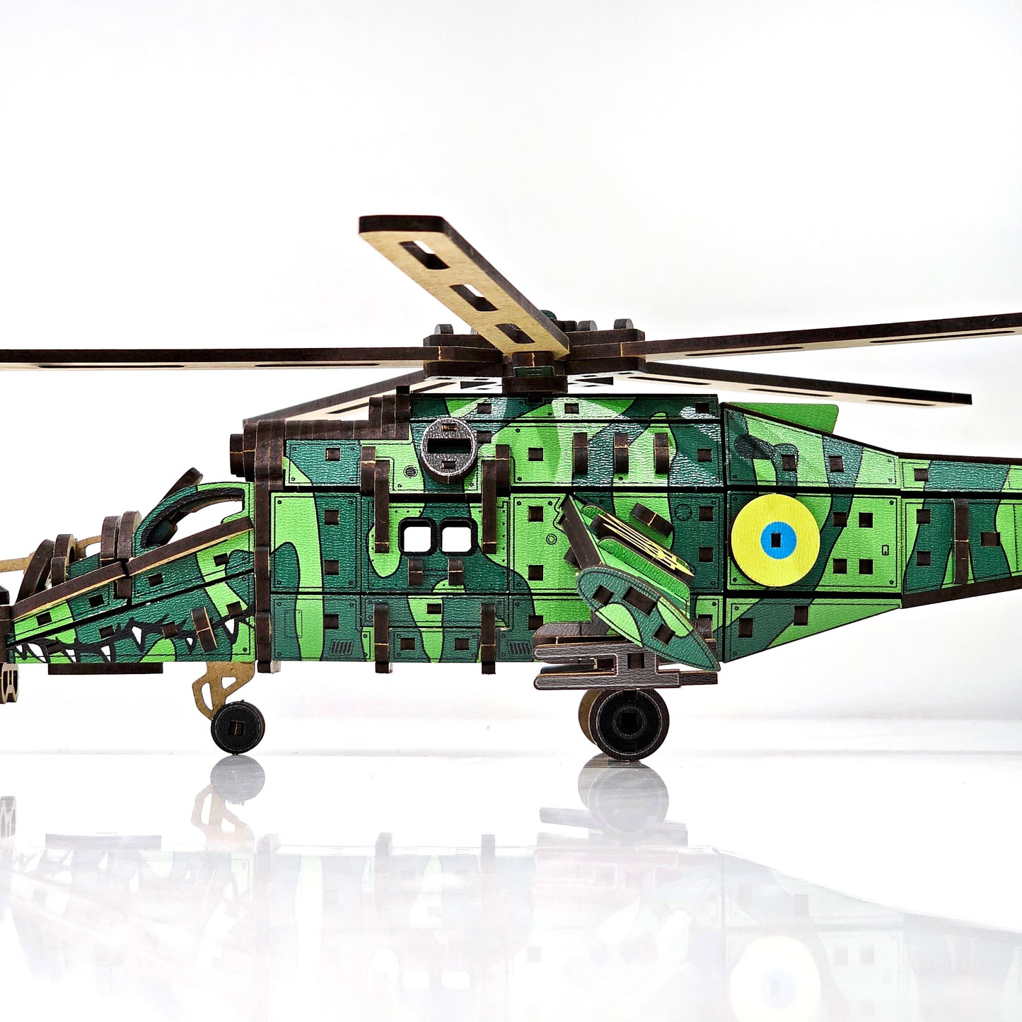 Drewniany 3D Konstruktor Śmigłowiec „MI-24 KROKODYL”” – 256 części, 41 cm (04308)