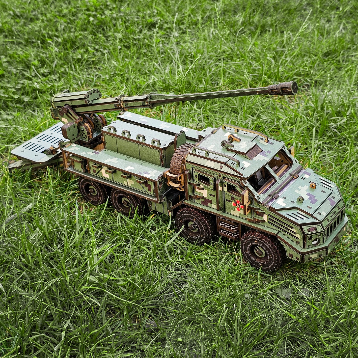 Drewniany 3D Konstruktor „SAU BOGDANA 2.0” – 616 części, 46 cm (04128)