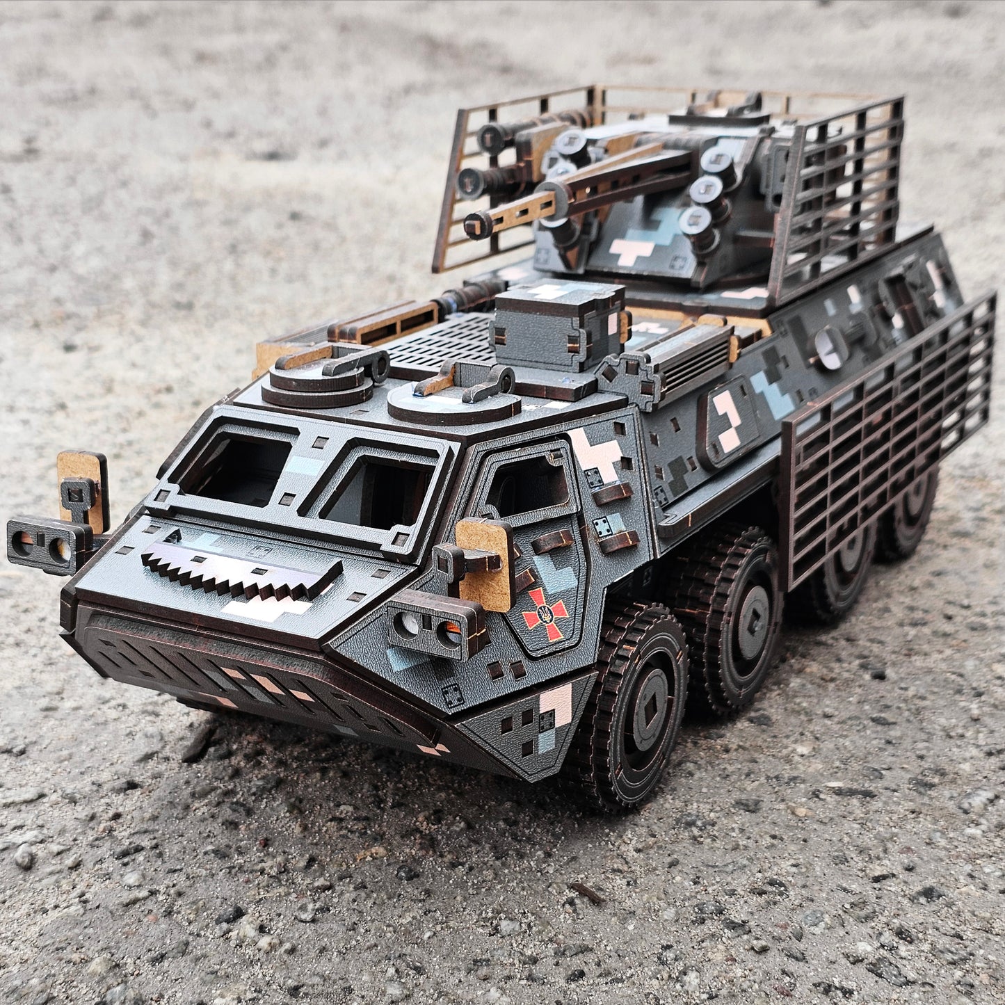 Drewniany 3D Konstruktor „BTR-4 BUCEFAŁ” – 539 części, 35 cm (04311)