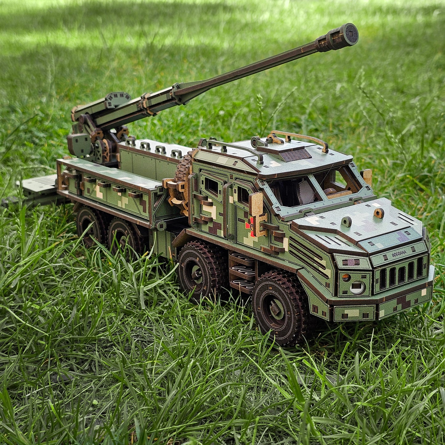 Drewniany 3D Konstruktor „SAU BOGDANA 2.0” – 616 części, 46 cm (04128)