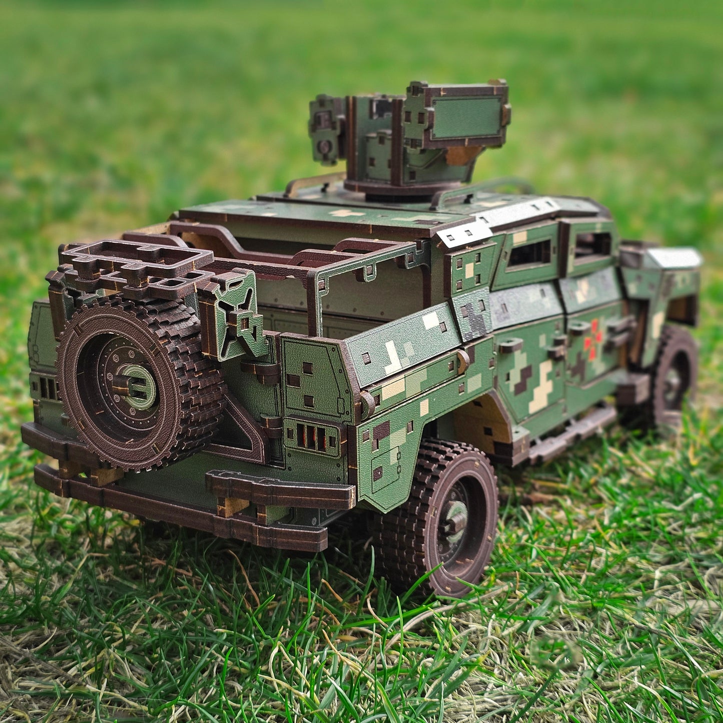 Drewniany 3D Konstruktor BBKM  „NOVATOR” – 445 części, 35 cm (04109)