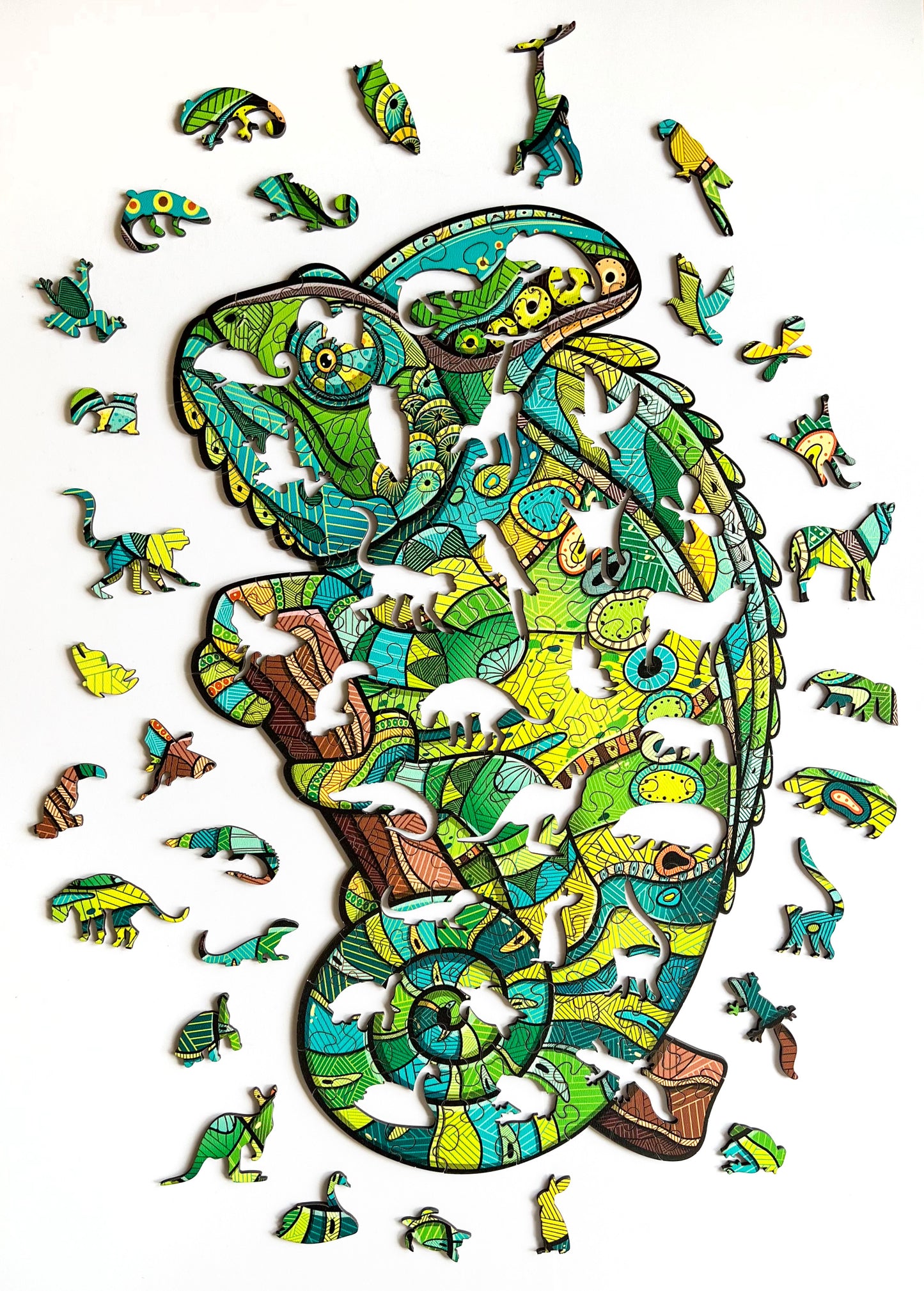 Drewniane Puzzle Figuralne – „KAMELEON”