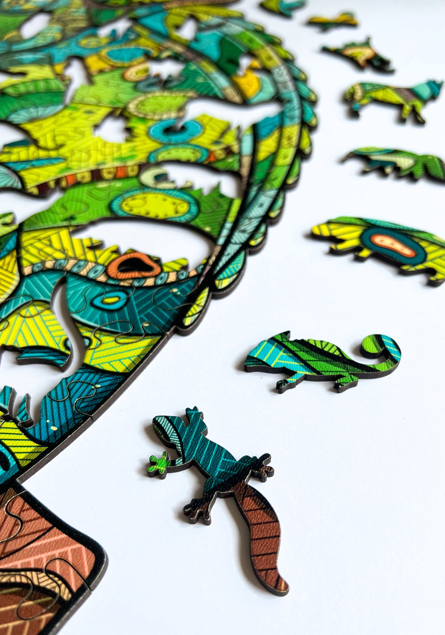 Drewniane Puzzle Figuralne – „KAMELEON”