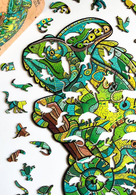Drewniane Puzzle Figuralne – „KAMELEON”